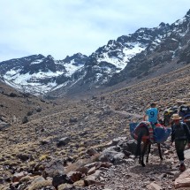 At the end of the valley are the 4,000-meter peaks Ras Ouanoukrim (4083 m) and Akioud (4045 m).